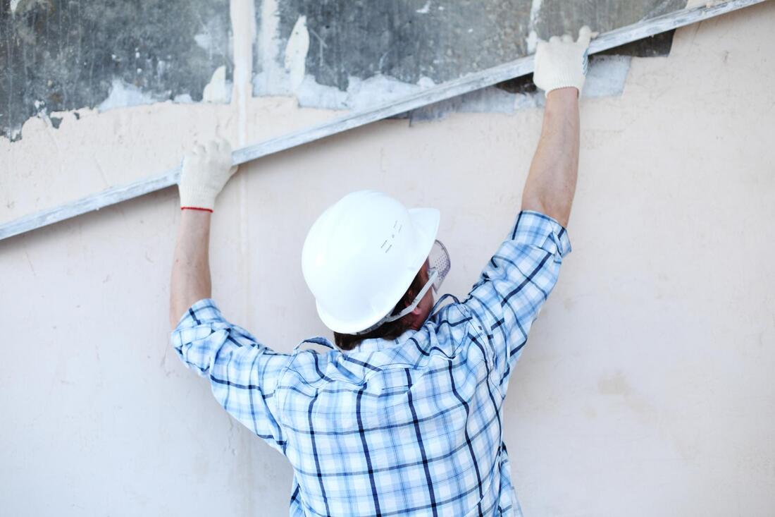 man doing stucco repair